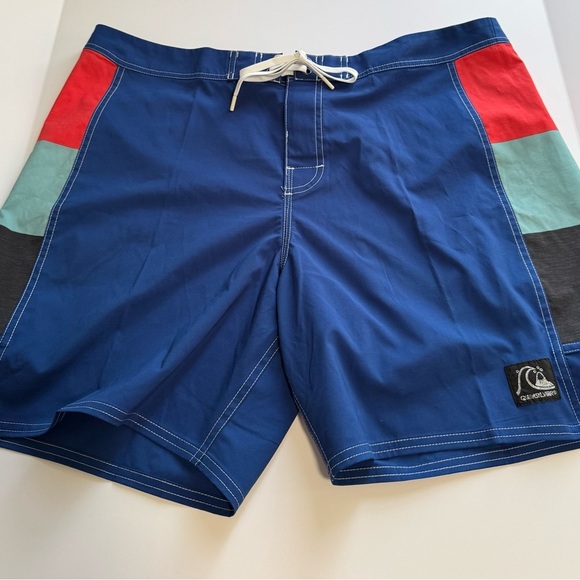 Quicksilver board shorts size 38 - Picture 9 of 9